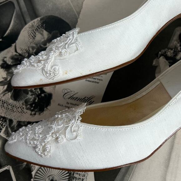Vintage 80s Coloriffics White Satin Kitten Heels – Lace Bridal Wedding Shoes 7.5 - Picture 7 of 13